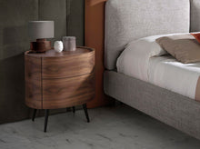 Charger l'image dans la visionneuse de la galerie, Table de chevet ovale en noyer modèle 7074 Angel Cerdá
