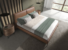 Charger l'image dans la visionneuse de la galerie, Table de chevet ovale en noyer modèle 7074 Angel Cerdá