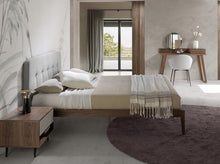 Charger l'image dans la visionneuse de la galerie, Table de chevet en noyer modèle 7129 Angel Cerdà