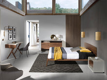 Charger l'image dans la visionneuse de la galerie, Table de chevet en bois de noyer modèle 7134 Angel Cerdá