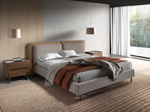 Charger l'image dans la visionneuse de la galerie, Lit en croûte de cuir vison et tissu gris modèle 7154 Angel Cerdá