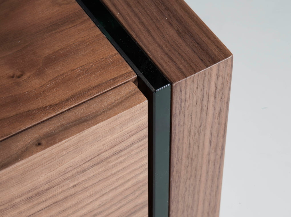 Buffet design en bois de noyer avec pieds en verre trempé – Angel Cerdá 3086