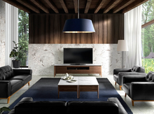 Charger l'image dans la visionneuse de la galerie, Fauteuil en cuir noir et pied en bois Angel Cerda