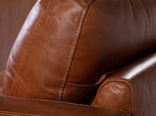 Charger l'image dans la visionneuse de la galerie, Canapé design en cuir et pied en bois Angel Cerda