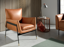 Charger l'image dans la visionneuse de la galerie, Fauteuil en cuir et pied en acier noir Angel Cerda