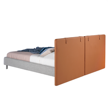 Charger l'image dans la visionneuse de la galerie, Lit rembourrée en tissu et cuir avec pieds en acier inoxydable modèle 7123 Angel Cerdá