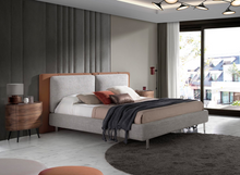 Charger l'image dans la visionneuse de la galerie, Lit rembourrée en tissu et cuir avec pieds en acier inoxydable modèle 7123 Angel Cerdá