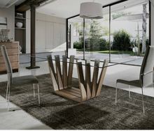 Charger l'image dans la visionneuse de la galerie, Table à manger en verre trempé et bois noyer Angel Cerda