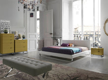 Charger l'image dans la visionneuse de la galerie, Lit rembourré avec pieds en acier poli