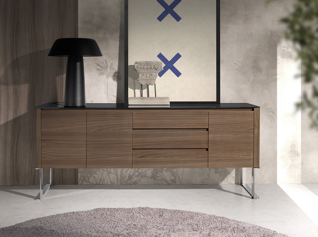 Buffet design en bois de noyer avec plateau en verre teinté noir – Angel Cerdá 3060