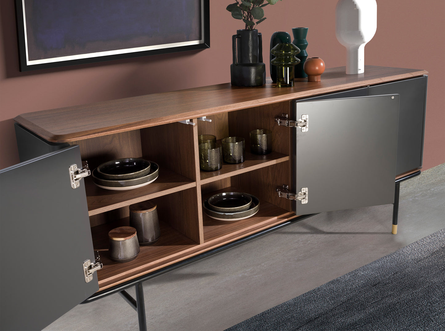 Buffet design en bois gris foncé avec acier noir et plateau en noyer – Angel Cerdá 3264