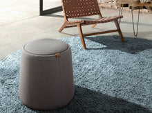 Charger l&#39;image dans la visionneuse de la galerie, Pouf rembourré en tissu gris modèle 5073 Angel Cerdá
