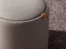 Charger l&#39;image dans la visionneuse de la galerie, Pouf rembourré en tissu gris modèle 5073 Angel Cerdá
