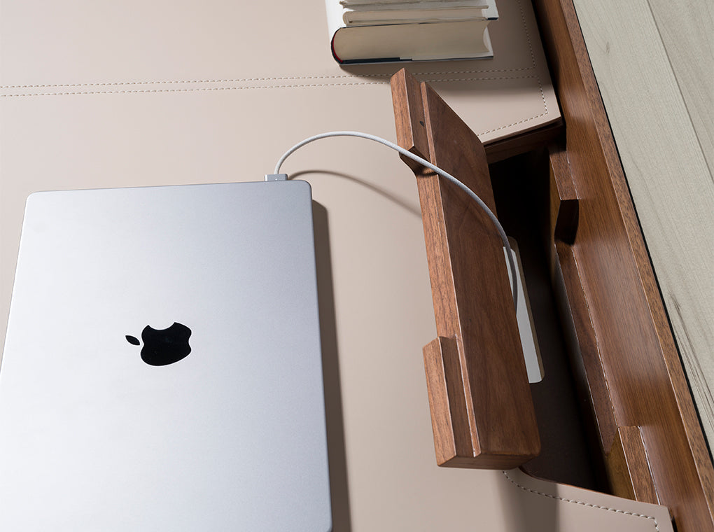 Bureau bois noyer et plateau cuir design directorial | Haut de gamme