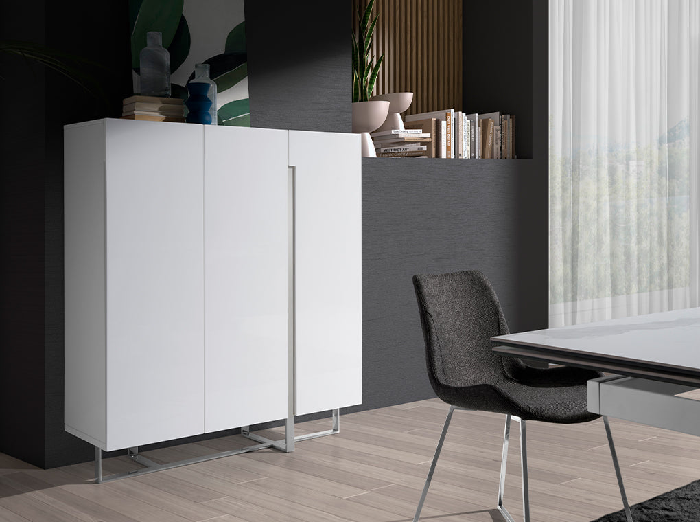 Buffet contemporain blanc laqué & acier chromé au design épuré