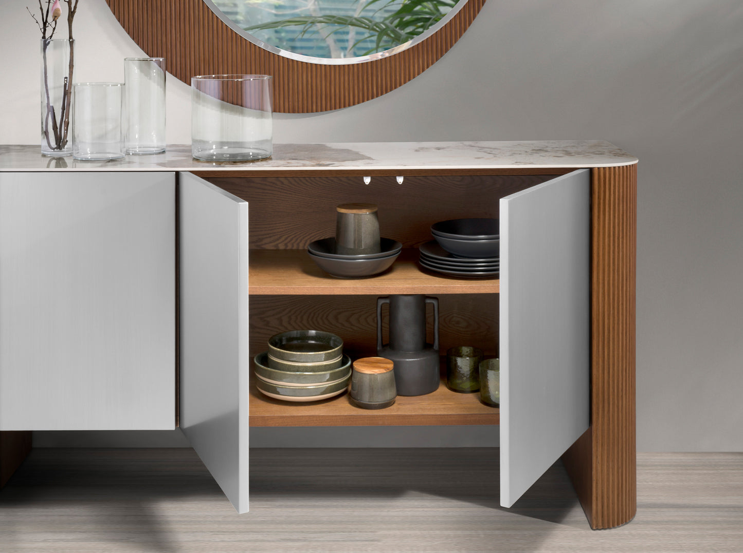 Buffet design 3 portes en bois argenté et noyer avec plateau en marbre de porcelaine – Angel Cerdá 3261
