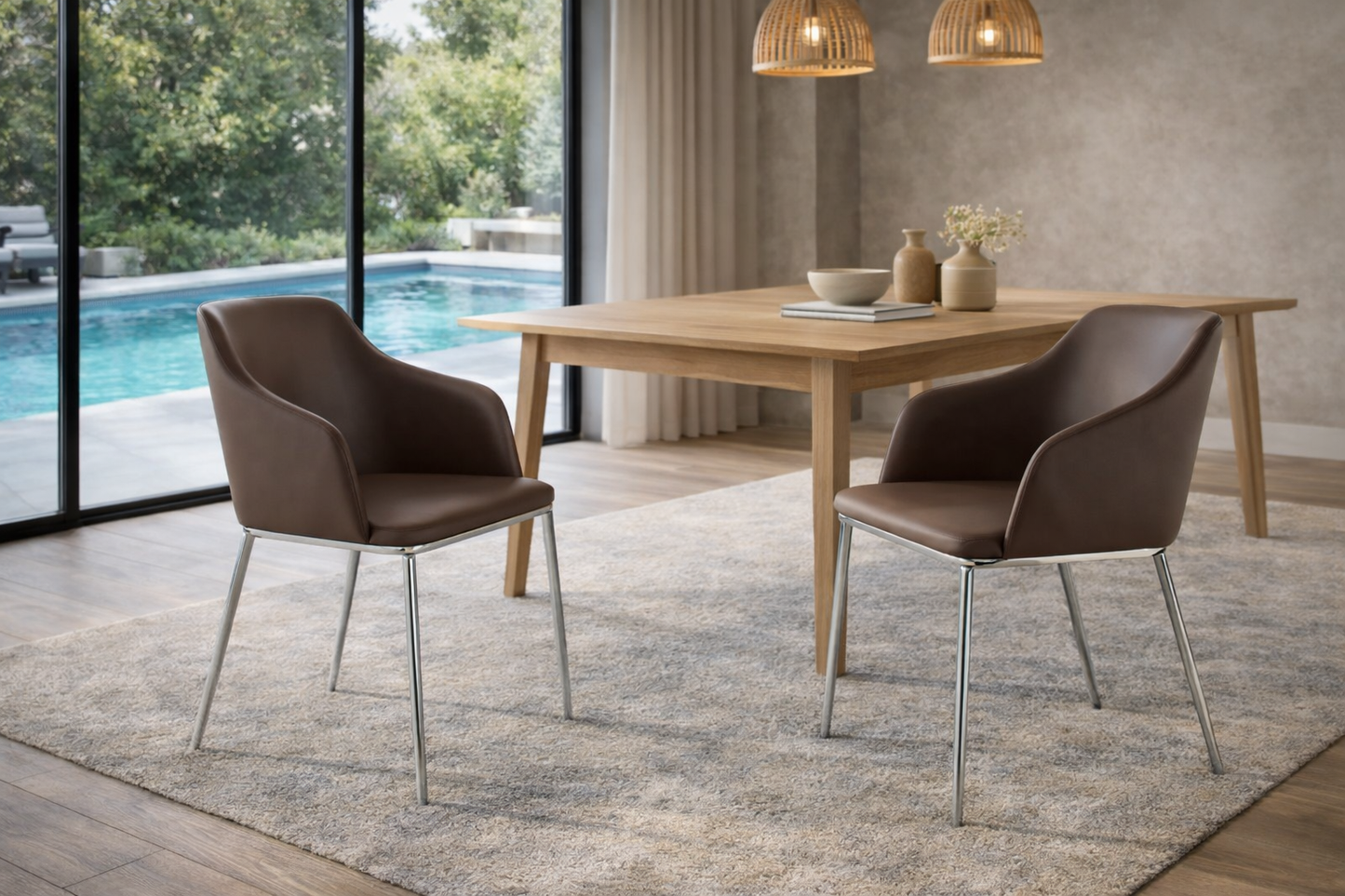 Chaise design en similicuir marron avec pieds en acier chromé – Angel Cerdá 4022