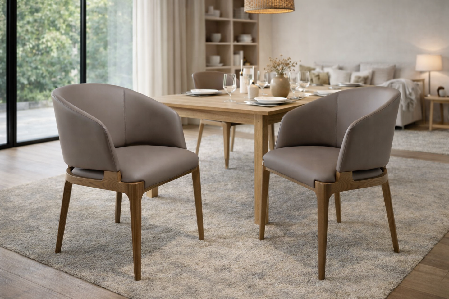 Chaise design tapissée en similicuir et bois noyer – Modèle 4108