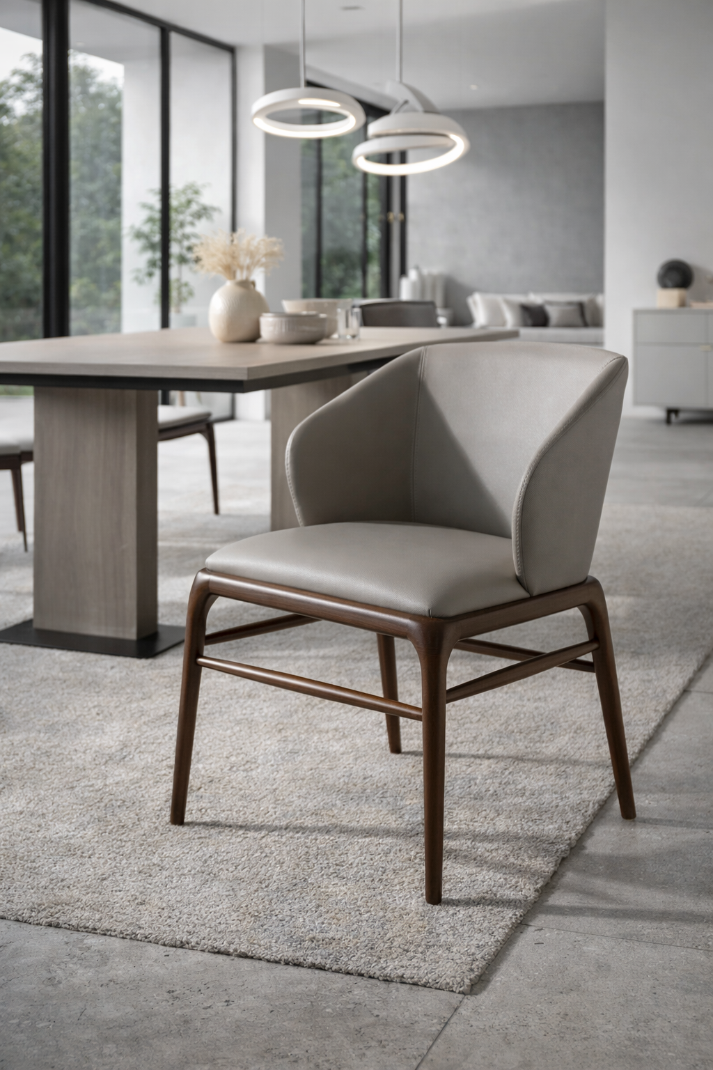 Chaise design en similicuir avec pieds en bois noyer – Angel Cerdá 4065