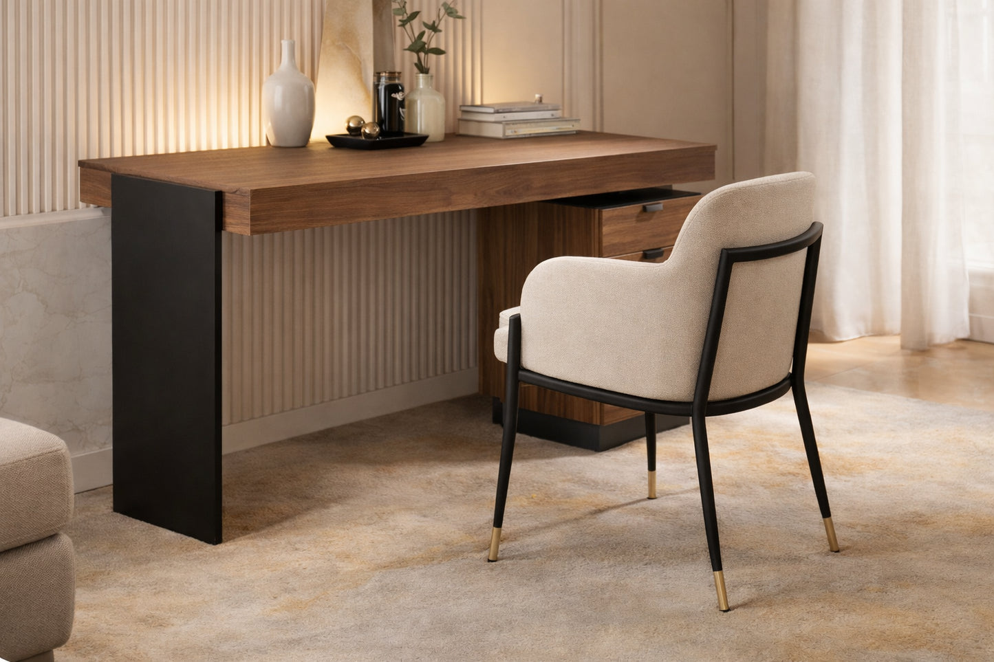 Bureau design en bois de noyer et métal noir