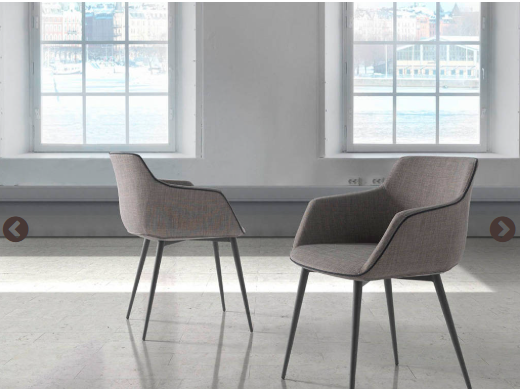 Chaise design capitonné en tissu gris et structure en acier noir – Angel Cerdá 4005