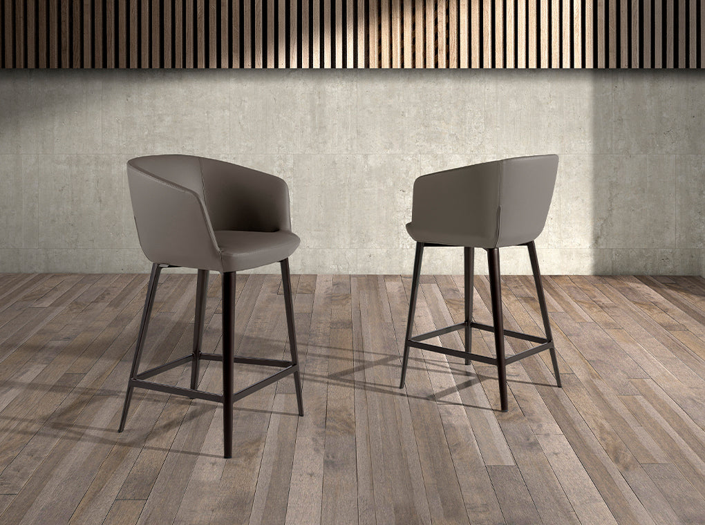 Angel Cerda Tabouret en croûte de cuir 4134