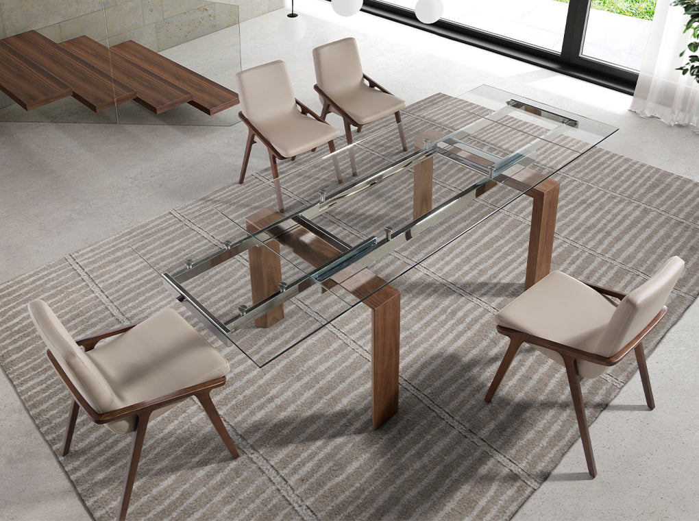 Chaise design en similicuir vison avec pieds en bois noyer – Angel Cerdá 4019