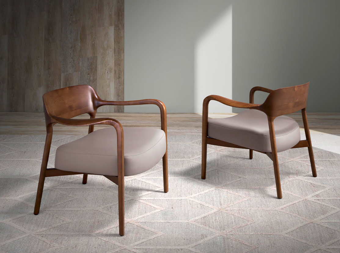 Fauteuil tapissé en cuir écologique et en bois Angel Cerda