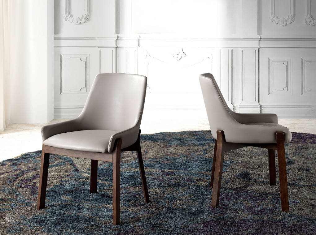 Chaise de salle à manger design en similicuir vison et bois de noyer – Angel Cerdá 4017