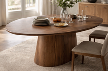 Charger l'image dans la visionneuse de la galerie, Table à manger ovale en bois au style contemporain
