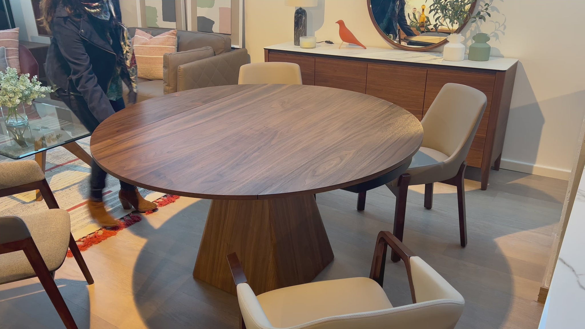 vidéo démonstration table à manger extensible en Noyer  Angel cerda