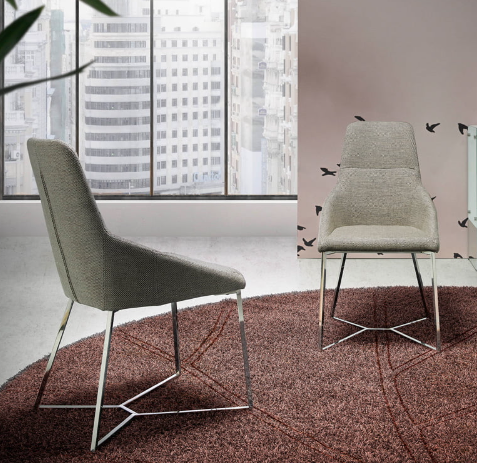 Chaise de salle à manger design en tissu beige avec pieds chromés – Angel Cerdá 4008
