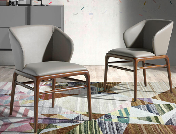 Chaise design en similicuir avec pieds en bois noyer – Angel Cerdá 4065