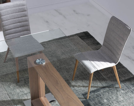Chaise de salle à manger en tissu et bois noyer – Angel Cerdá 4031