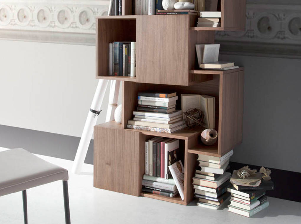 Étagère en bois de noyer "Moderno"