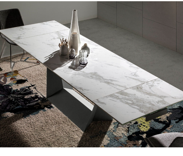 Table à manger en porcelaine et acier noir Angel Cerda 1014